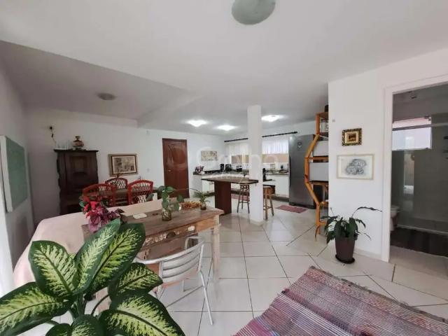 Casa / Sobrado para Locação em Florianópolis/SC Rio Tavares 3 Quartos