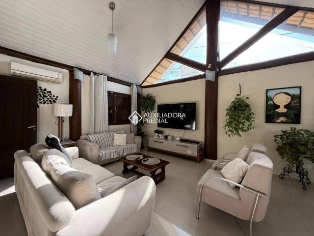 Casa / Sobrado para Locação em Florianópolis/SC Rio Tavares 3 Quartos