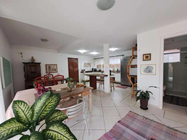 Casa / Sobrado para Locação em Florianópolis/SC Rio Tavares 3 Quartos