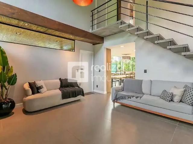 Casa / Sobrado para Locação em Florianópolis/SC Rio Tavares 3 Quartos