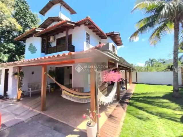 Casa / Sobrado para Locação em Florianópolis/SC Rio Tavares 3 Quartos