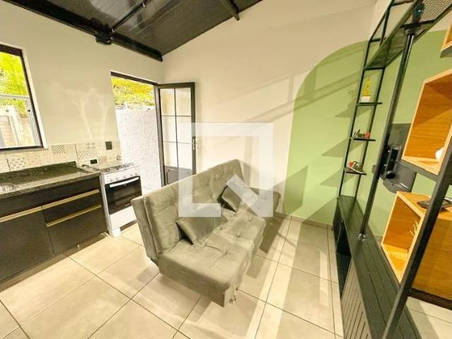Casa / Sobrado para Locação em Florianópolis/SC São João do Rio Vermelho 1 Quartos