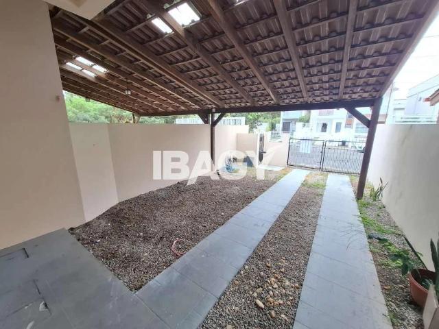 Casa / Sobrado para Locação em Florianópolis/SC São João do Rio Vermelho 2 Quartos