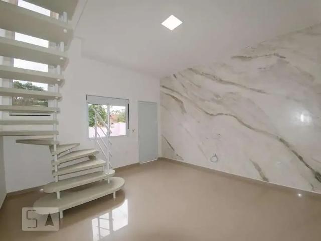 Casa / Sobrado para Locação em Florianópolis/SC São João do Rio Vermelho 2 Quartos
