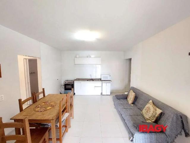 Casa / Sobrado para Locação em Florianópolis/SC São João do Rio Vermelho 3 Quartos