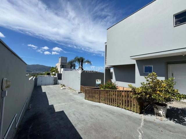 Casa / Sobrado para Locação em Florianópolis/SC Saco Grande 5 Quartos