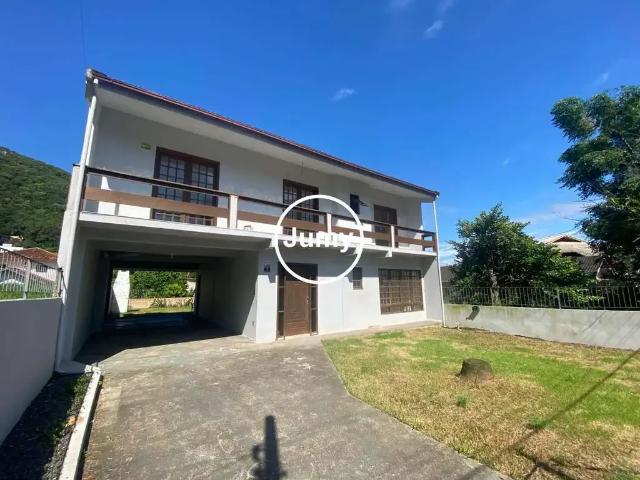 Casa / Sobrado para Locação em Florianópolis/SC Sambaqui 3 Quartos