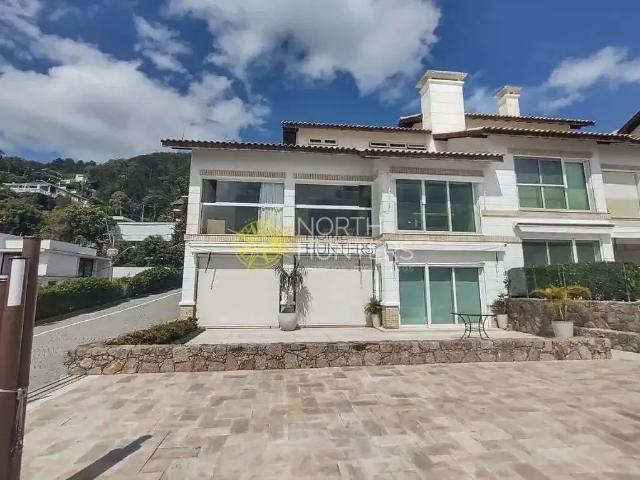 Casa / Sobrado para Locação em Florianópolis/SC Sambaqui 4 Quartos