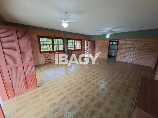 Casa / Sobrado para Locação em Florianópolis/SC Sambaqui 4 Quartos