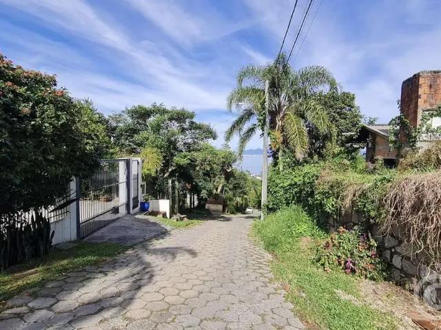 Casa / Sobrado para Locação em Florianópolis/SC Sambaqui 5 Quartos