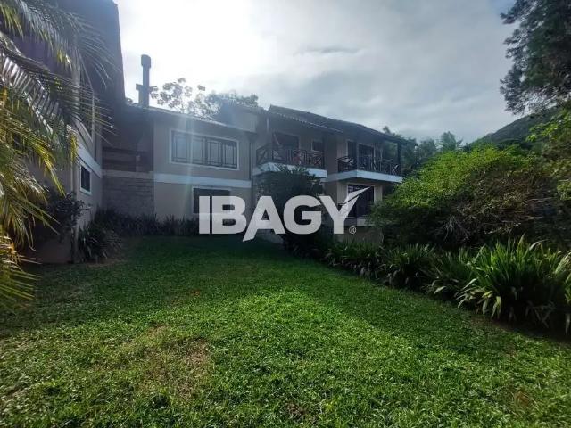 Casa / Sobrado para Locação em Florianópolis/SC Sambaqui 6 Quartos