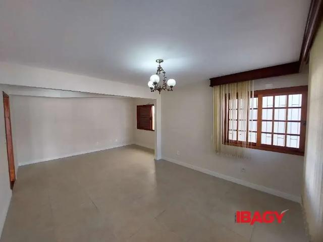 Casa / Sobrado para Locação em Florianópolis/SC Santa Mônica 5 Quartos