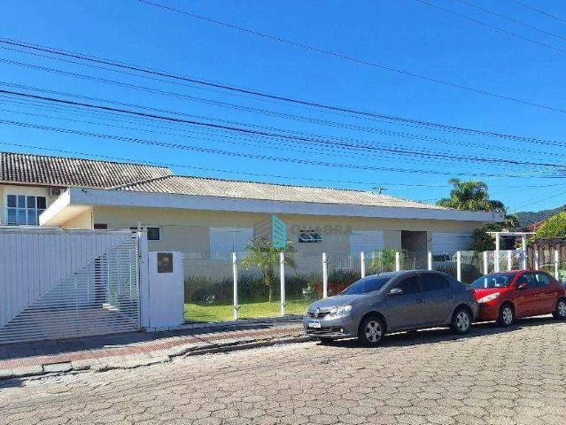 Casa / Sobrado para Locação em Florianópolis/SC Santa Mônica 5 Quartos
