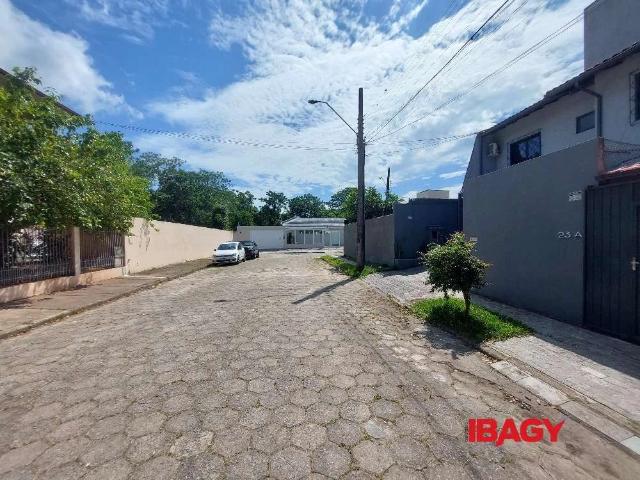 Casa / Sobrado para Locação em Florianópolis/SC Santa Mônica 3 Quartos
