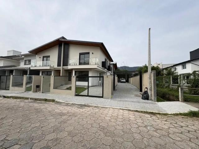 Casa / Sobrado para Locação em Florianópolis/SC Santa Mônica 3 Quartos