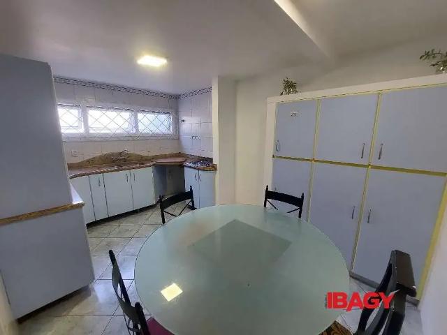 Casa / Sobrado para Locação em Florianópolis/SC Santa Mônica 3 Quartos