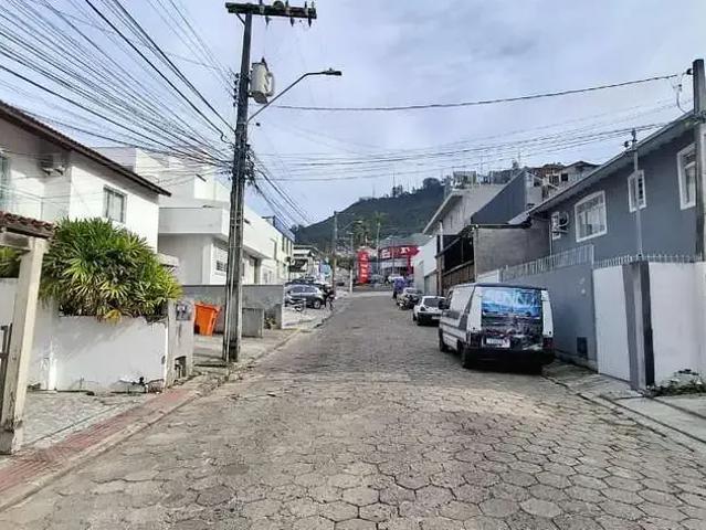 Casa / Sobrado para Locação em Florianópolis/SC Trindade 1 Quartos