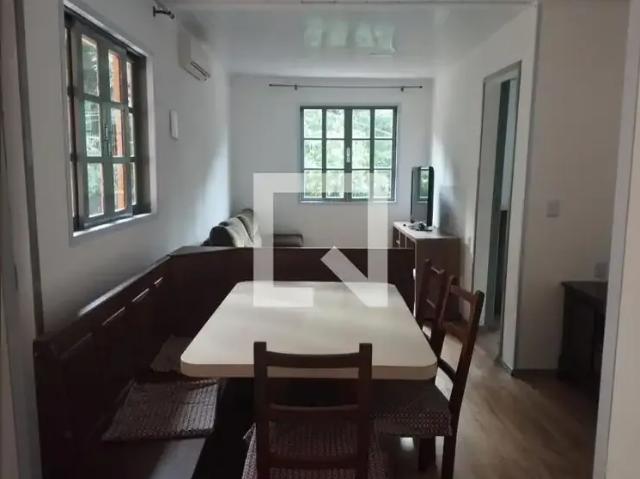 Casa / Sobrado para Locação em Florianópolis/SC Trindade 2 Quartos