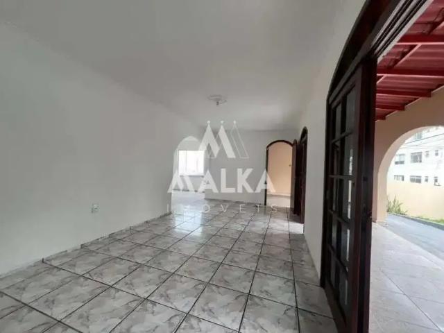 Casa / Sobrado para Locação em Florianópolis/SC Trindade 3 Quartos
