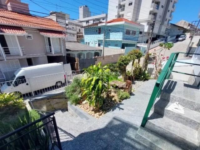 Casa / Sobrado para Locação em Florianópolis/SC Trindade 3 Quartos