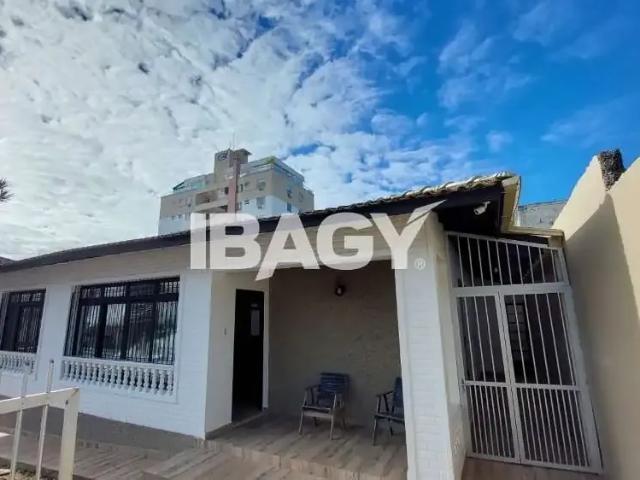 Casa / Sobrado para Locação em Florianópolis/SC Trindade 3 Quartos