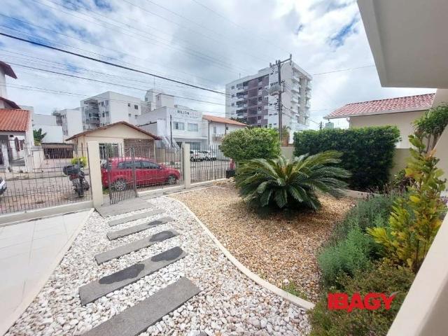 Casa / Sobrado para Locação em Florianópolis/SC Trindade 3 Quartos