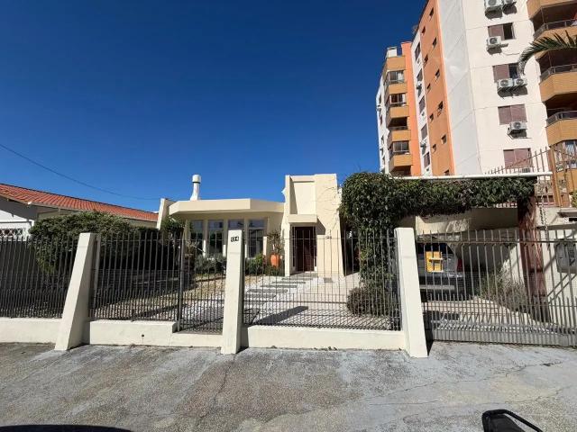 Casa / Sobrado para Locação em Florianópolis/SC Trindade 3 Quartos
