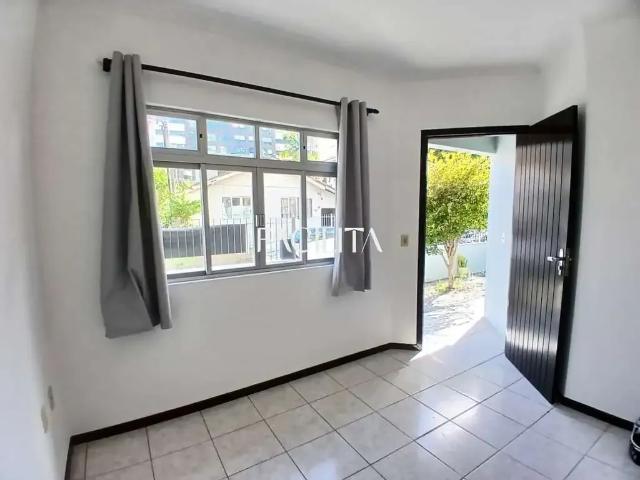 Casa / Sobrado para Locação em Florianópolis/SC Trindade 4 Quartos