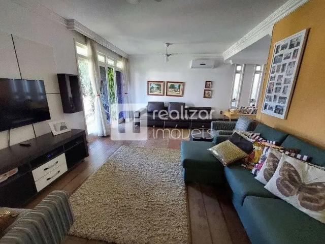 Casa / Sobrado para Locação em Florianópolis/SC Trindade 4 Quartos