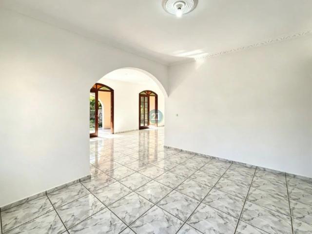 Casa / Sobrado para Locação em Florianópolis/SC Trindade 4 Quartos