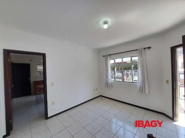 Casa / Sobrado para Locação em Florianópolis/SC Trindade 4 Quartos