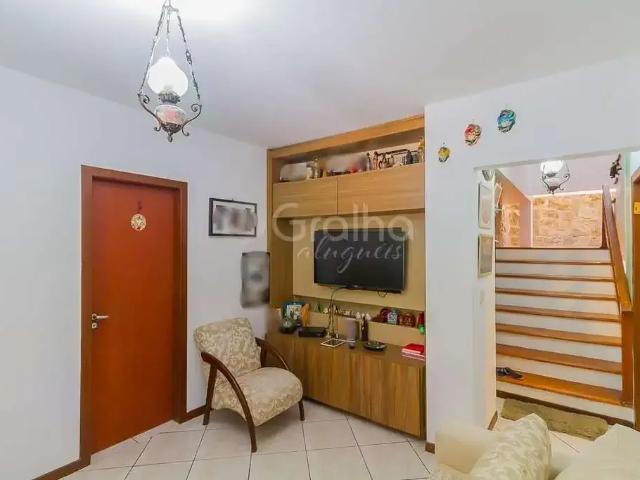 Casa / Sobrado para Locação em Florianópolis/SC Trindade 5 Quartos