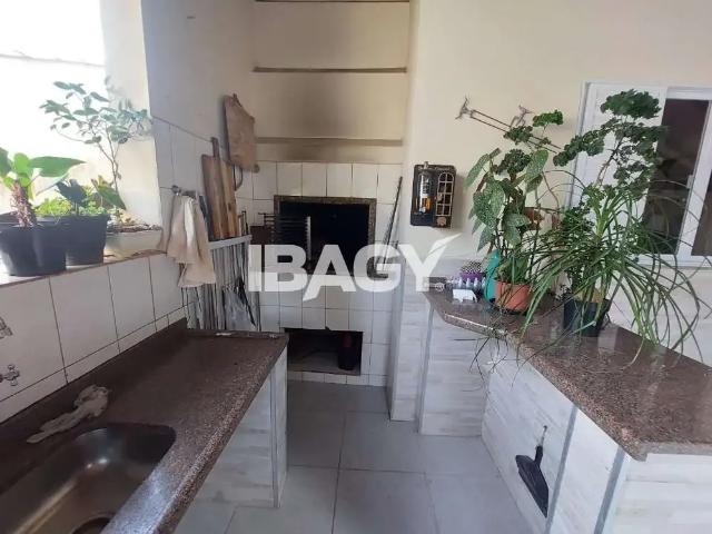 Casa / Sobrado para Locação em Florianópolis/SC Trindade 5 Quartos