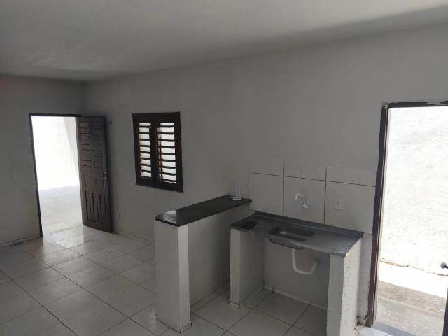 Casa / Sobrado para Locação em Horizonte/CE Zumbi 2 Quartos