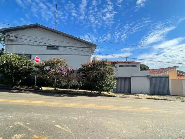 Casa / Sobrado para Locação em Indaiatuba/SP Centro 4 Quartos