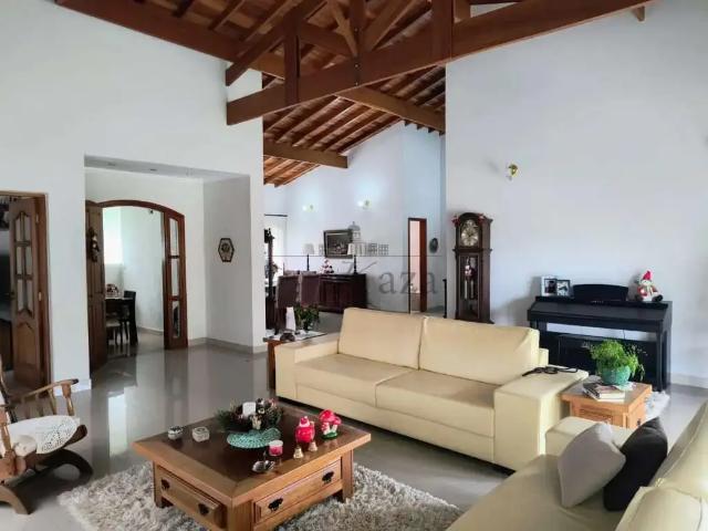 Casa / Sobrado para Locação em Igaratá/SP Centro 4 Quartos