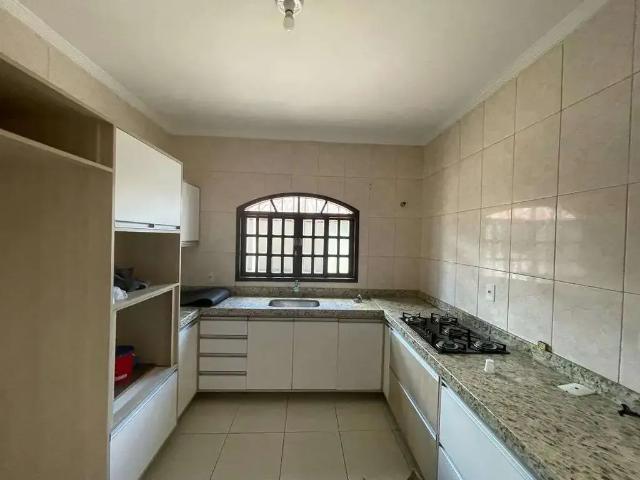 Casa / Sobrado para Locação em Itupeva/SP Parque das Laranjeiras 4 Quartos