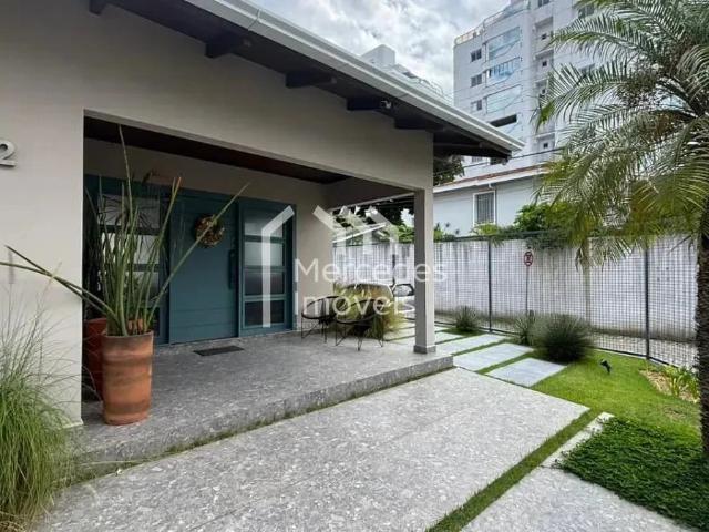 Casa / Sobrado para Locação em Itajaí/SC Cabeçudas 3 Quartos