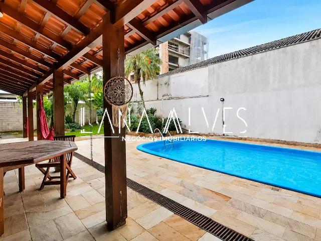 Casa / Sobrado para Locação em Itajaí/SC Cabeçudas 5 Quartos