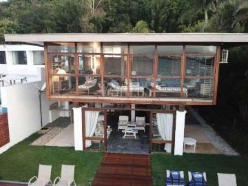 Casa / Sobrado para Locação em Itajaí/SC Cabeçudas 6 Quartos