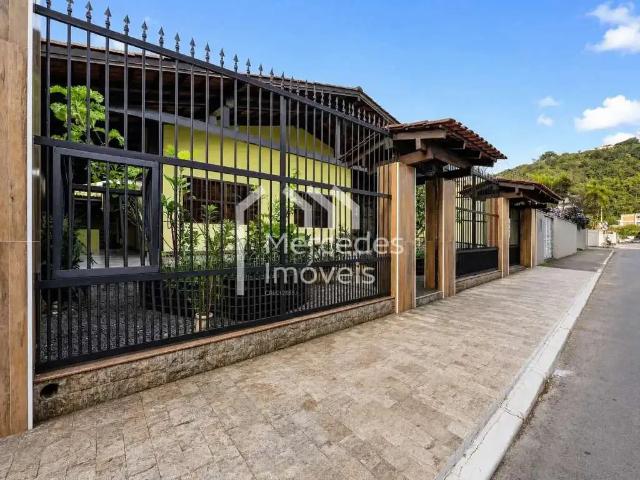 Casa / Sobrado para Locação em Itajaí/SC Centro 2 Quartos