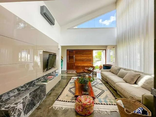Casa / Sobrado para Locação em Itajaí/SC Praia Brava 4 Quartos