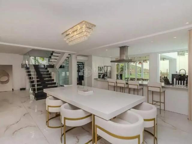 Casa / Sobrado para Locação em Itajaí/SC Praia Brava 6 Quartos