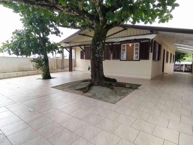 Casa / Sobrado para Locação em Itapoá/SC Barra do Sai 5 Quartos