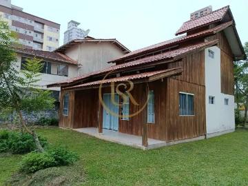 Casa / Sobrado para Locação em Itapema/SC Meia Praia 3 Quartos