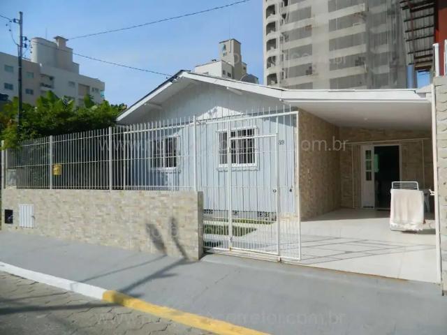 Casa / Sobrado para Locação em Itapema/SC Meia Praia 2 Quartos