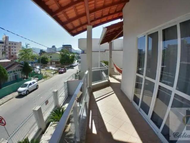 Casa / Sobrado para Locação em Itapema/SC Centro 4 Quartos