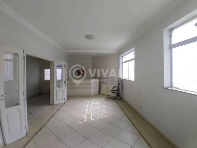 Casa / Sobrado para Locação em Itatiba/SP Centro 4 Quartos