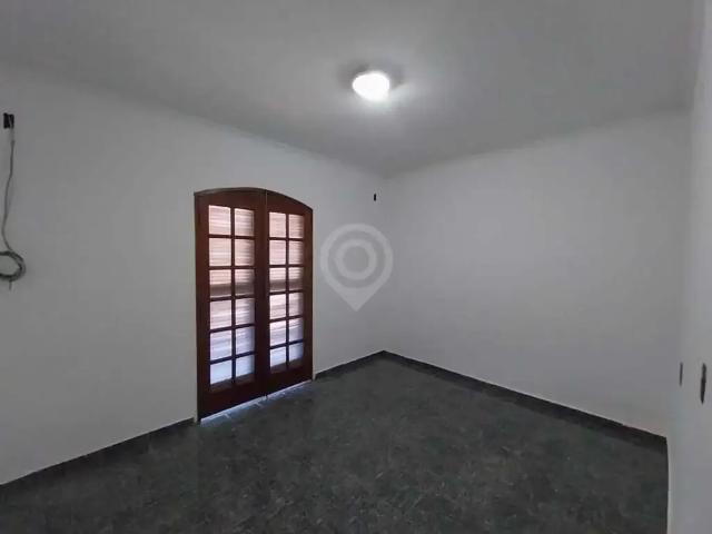 Casa / Sobrado para Locação em Itatiba/SP Jardim Virgínia 2 Quartos