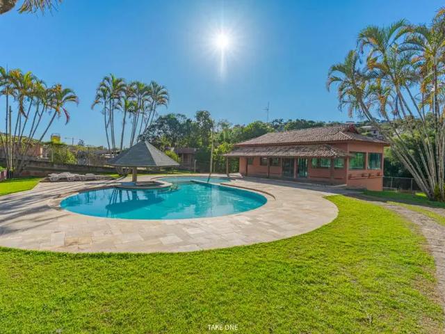 Casa / Sobrado para Locação em Itatiba/SP Jardim Leonor 6 Quartos